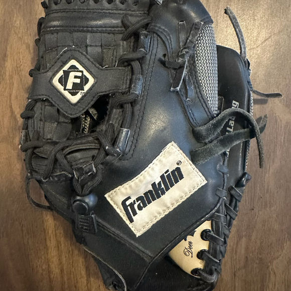 FRANKLIN Youth Baseball Glove Ready To Play Series 10.5” Model 4626 - RHT - Picture 2 of 4